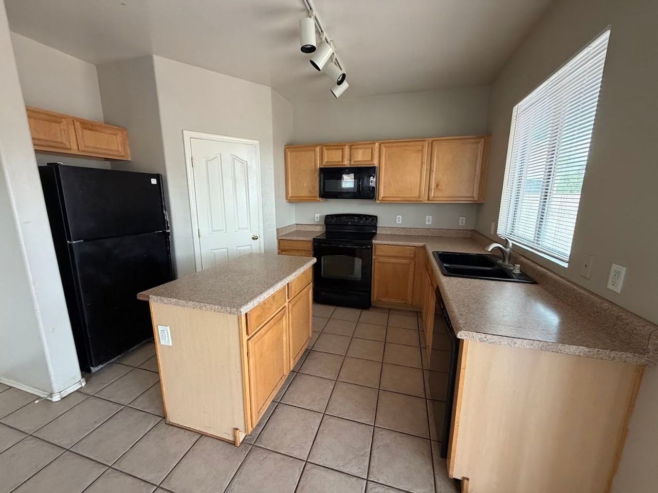 12200 W Cocopah St - Photo 4 of 25