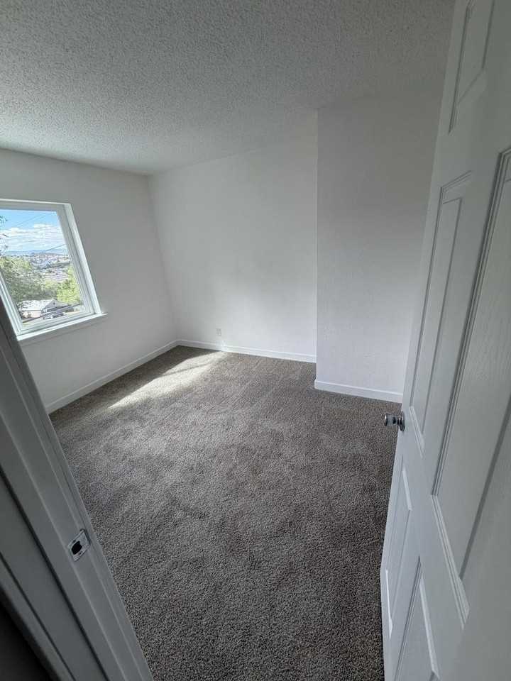 Pendleton Vista LLC - Photo 4 of 17