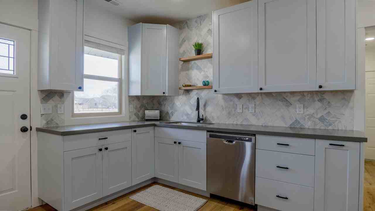 405 N 900 E - Photo 5 of 25