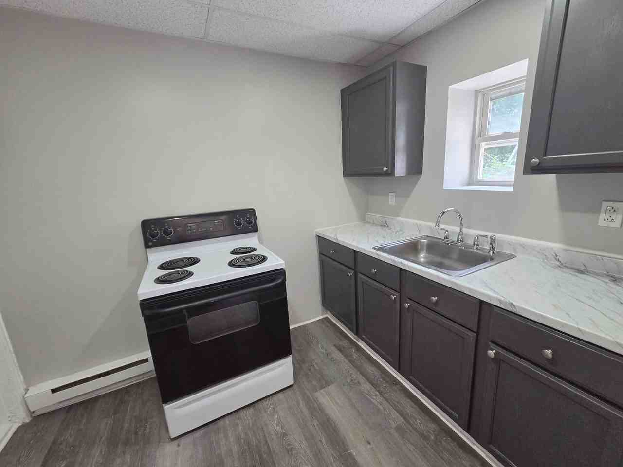 816 Laufer St - Photo 2 of 11