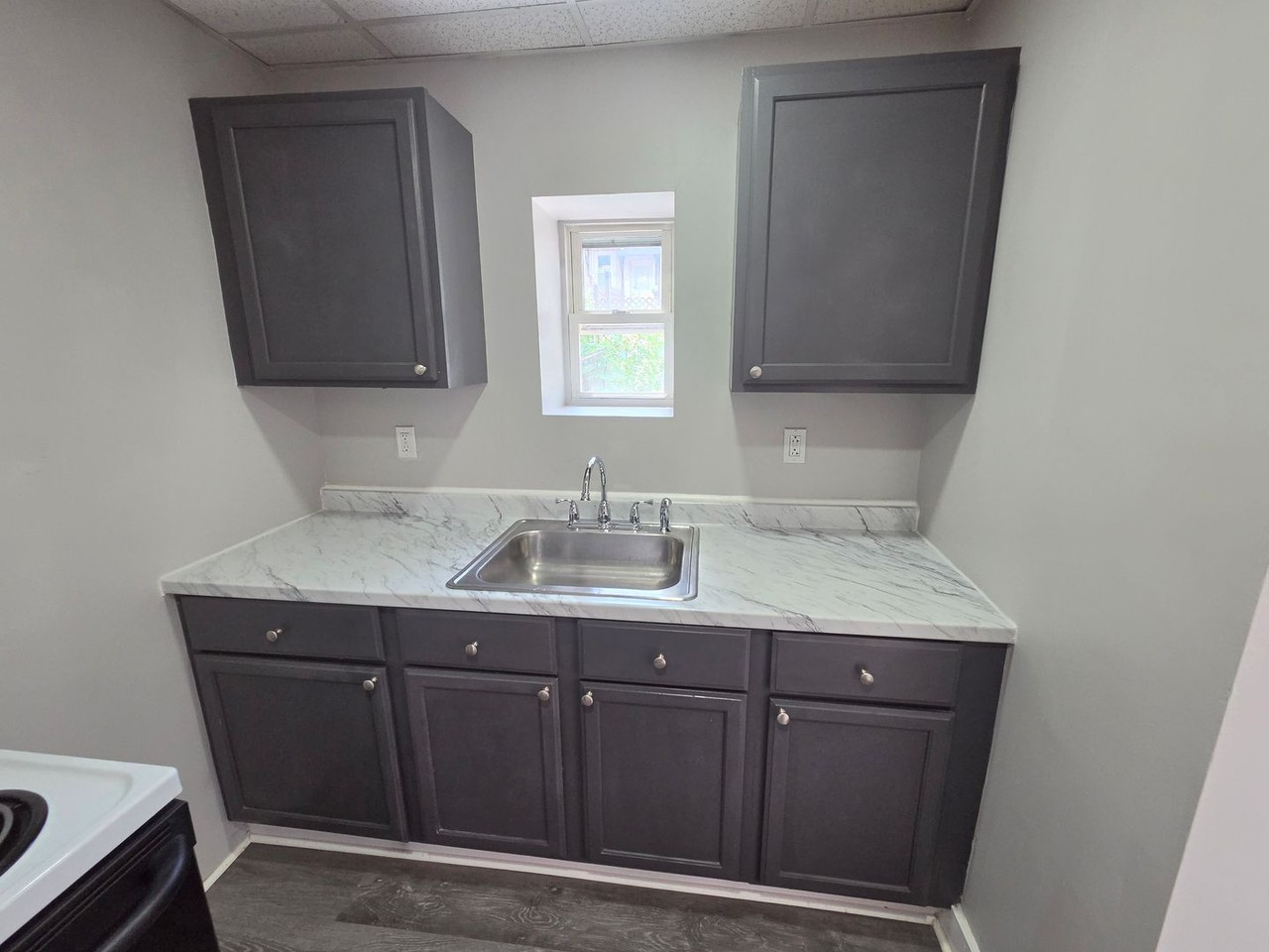 816 Laufer St - Photo 3 of 11