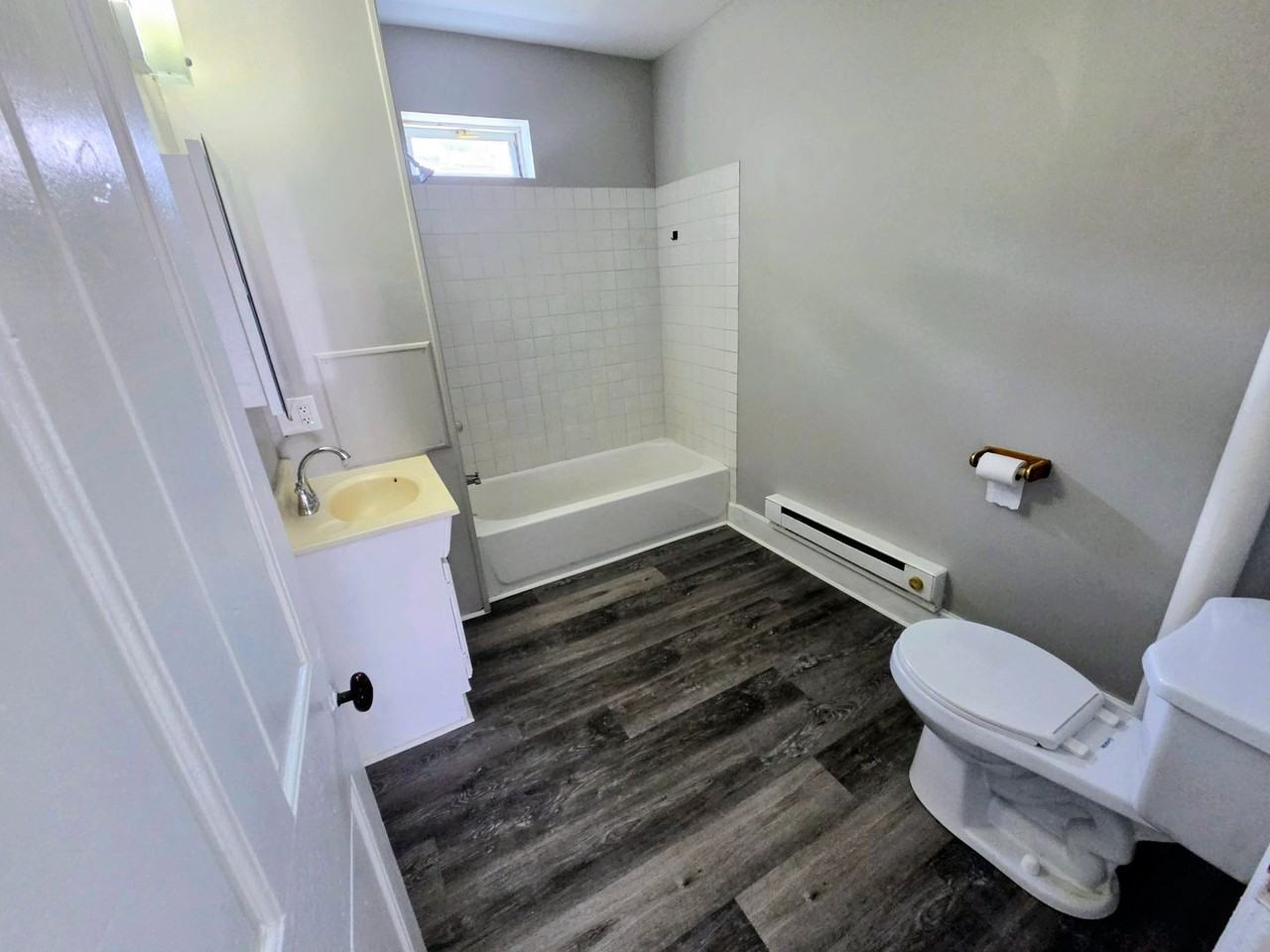 816 Laufer St - Photo 4 of 11