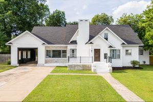 featured image of 1020 W Matthews Ave
