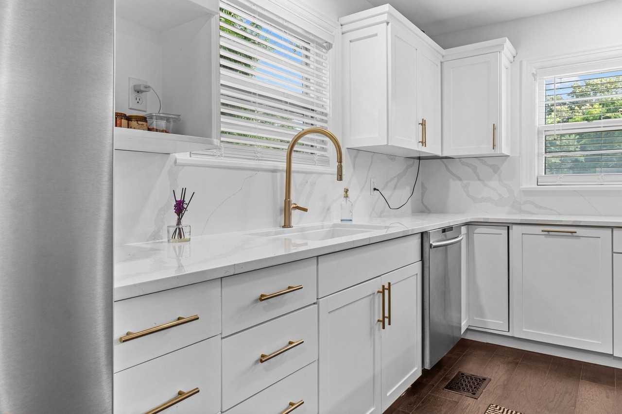 1020 W Matthews Ave - Photo 4 of 32