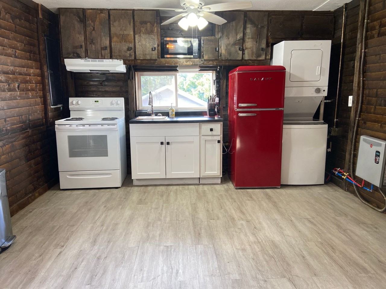 306 S 3rd St - Photo 4 of 17