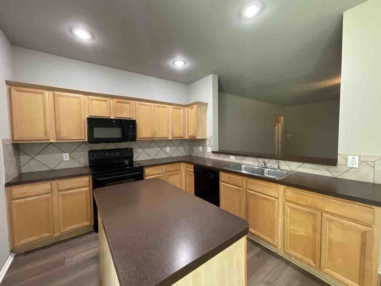 7404 Fossil Creek Dr - Photo 4 of 11