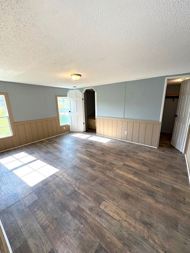 165 Barbara Ln - Photo 4 of 10