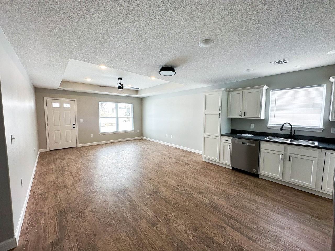 1612 Green Valley Cir - Photo 2 of 13