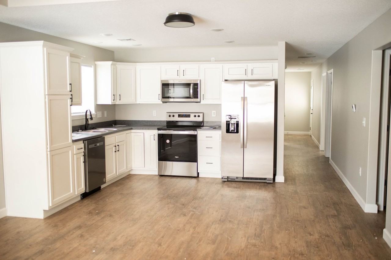 1612 Green Valley Cir - Photo 4 of 13