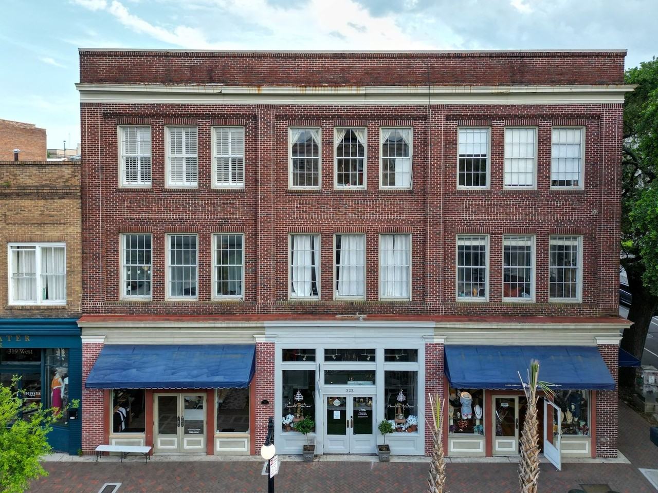 321 W Broughton St - Photo 2 of 28