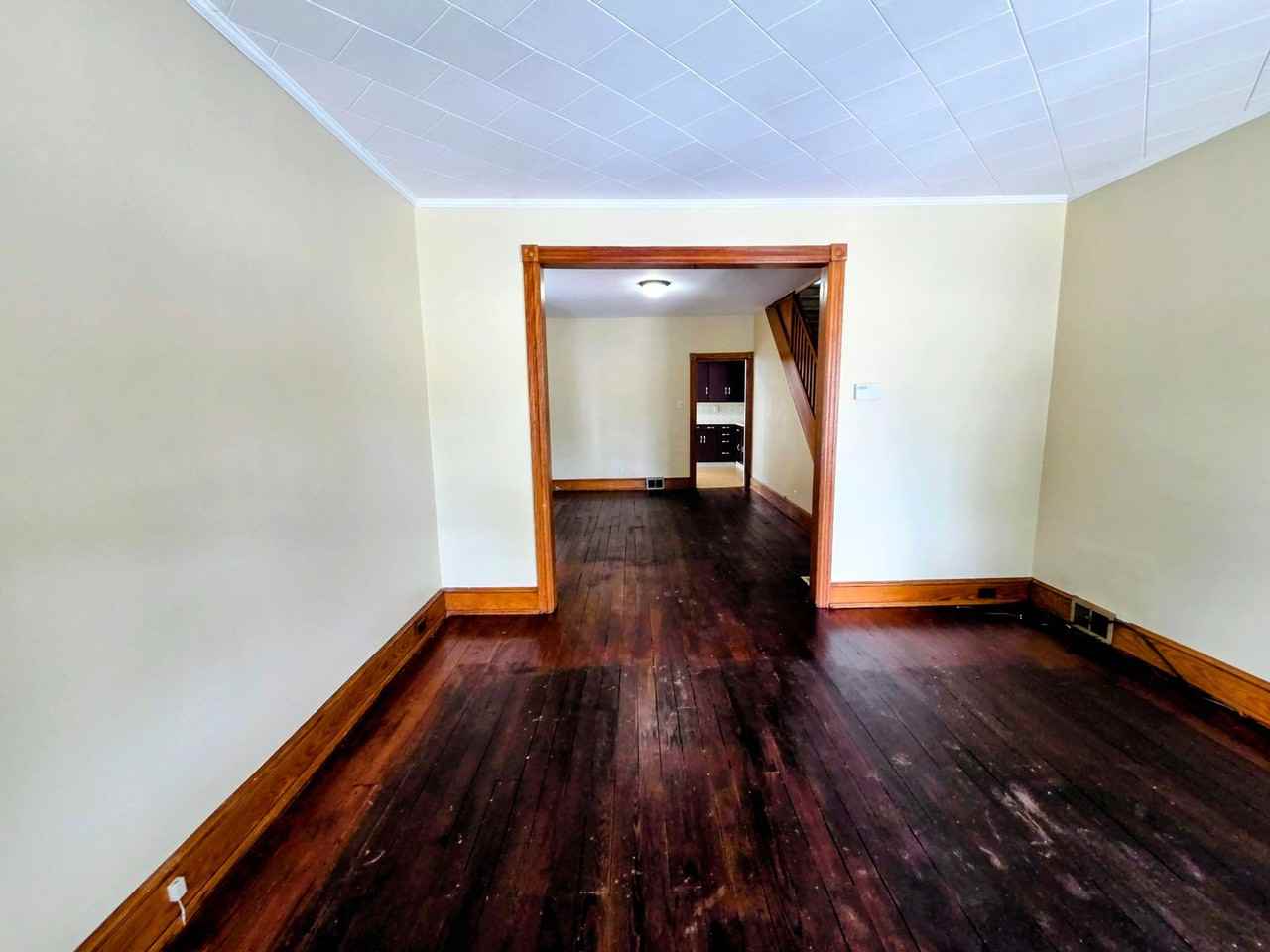 424 E Locust St - Photo 2 of 23