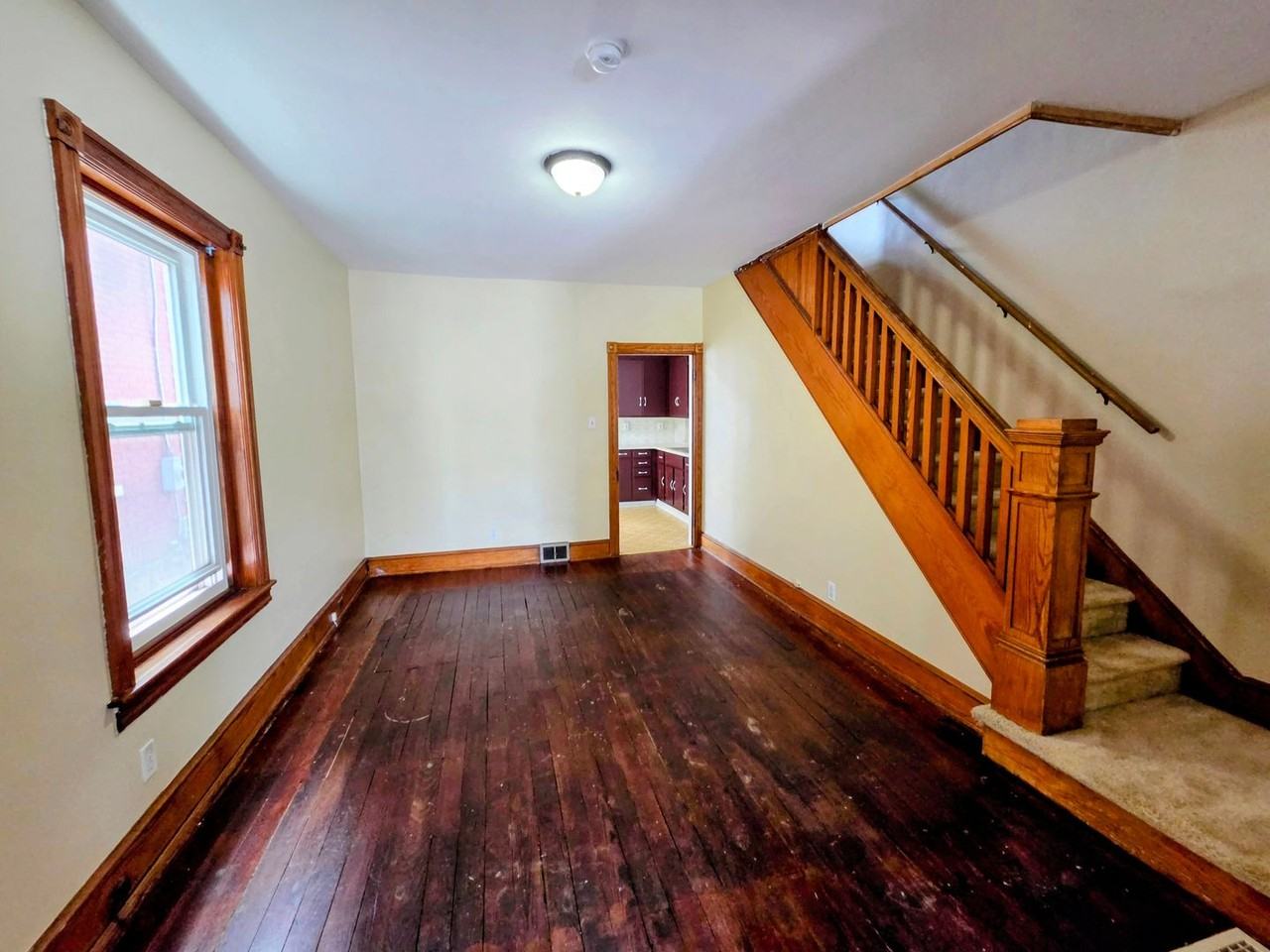 424 E Locust St - Photo 4 of 23