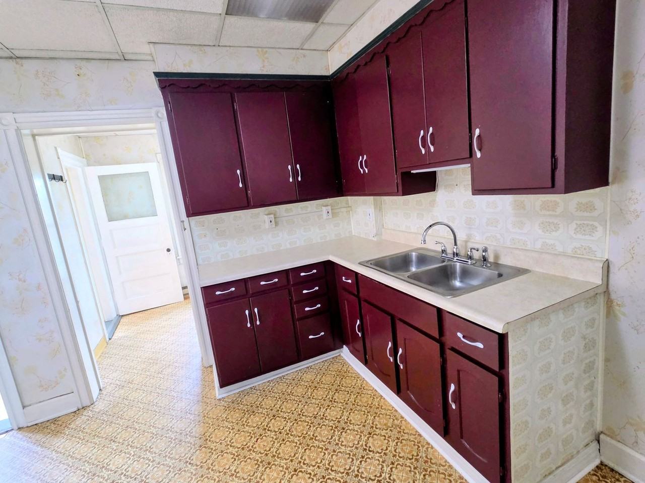 424 E Locust St - Photo 5 of 23