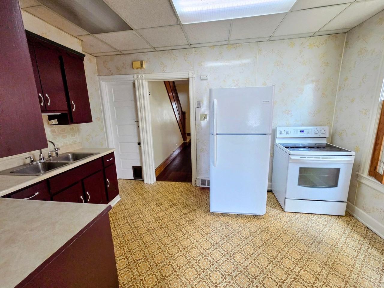 424 E Locust St - Photo 6 of 23