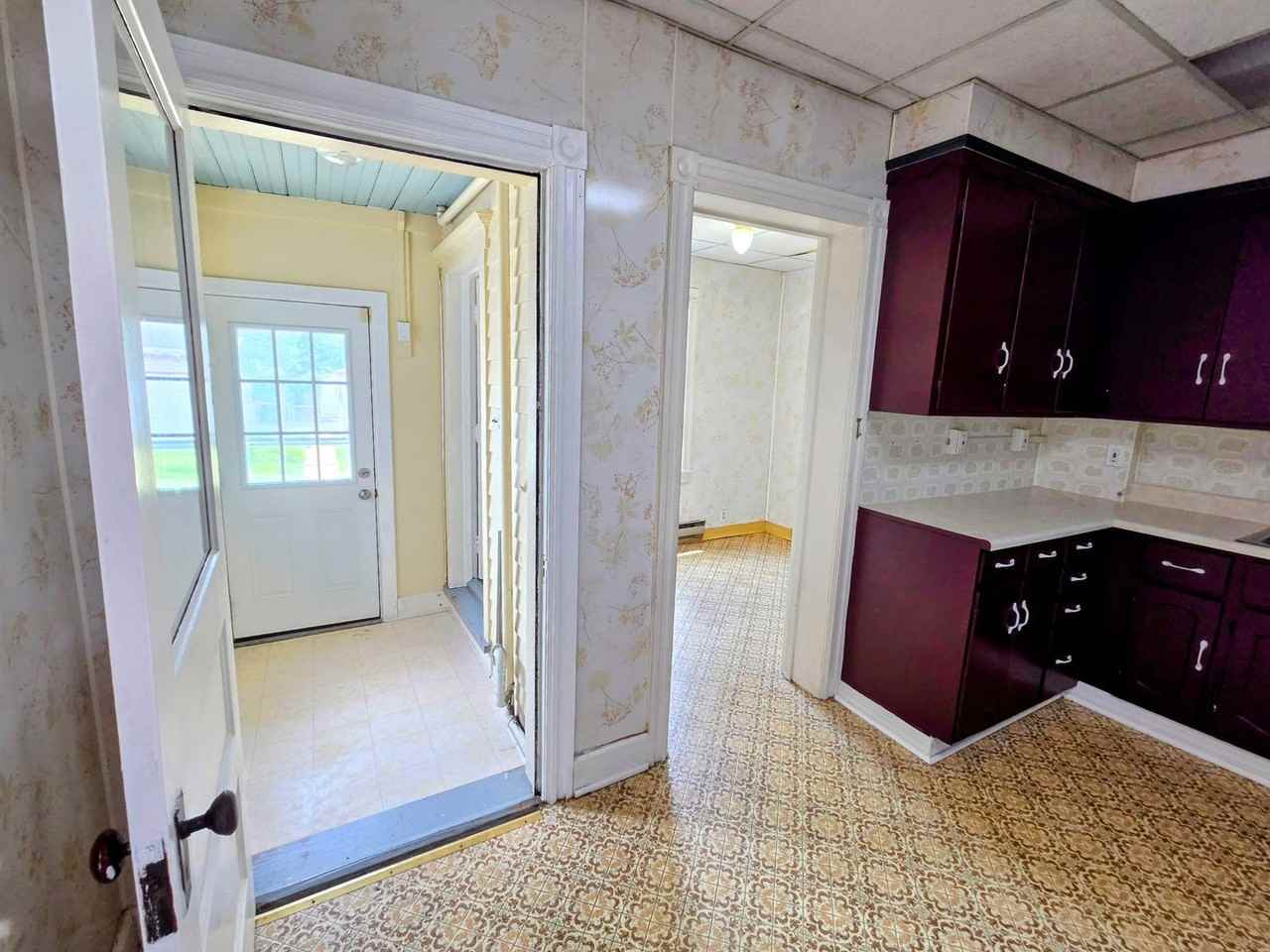 424 E Locust St - Photo 7 of 23