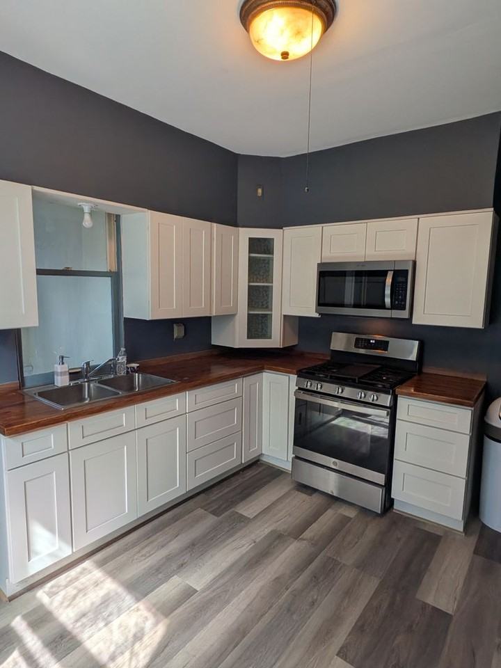 1953 Laurel Ave - Photo 2 of 50