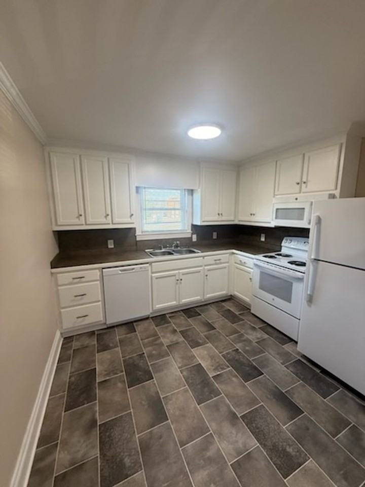 720 S Main St - Photo 2 of 6