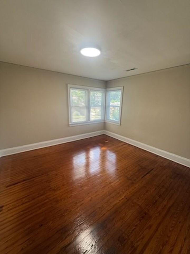 720 S Main St - Photo 4 of 6