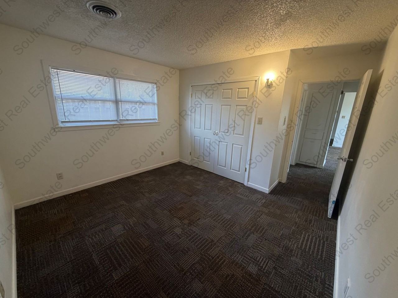 1412 W 10th St - Photo 7 of 12