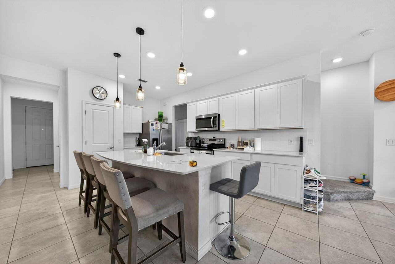 1033 Grove Park Cir #1033 - Photo 3 of 7