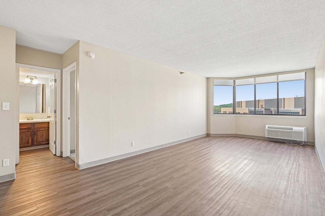 Irvine Park Towers - Photo 2 of 24
