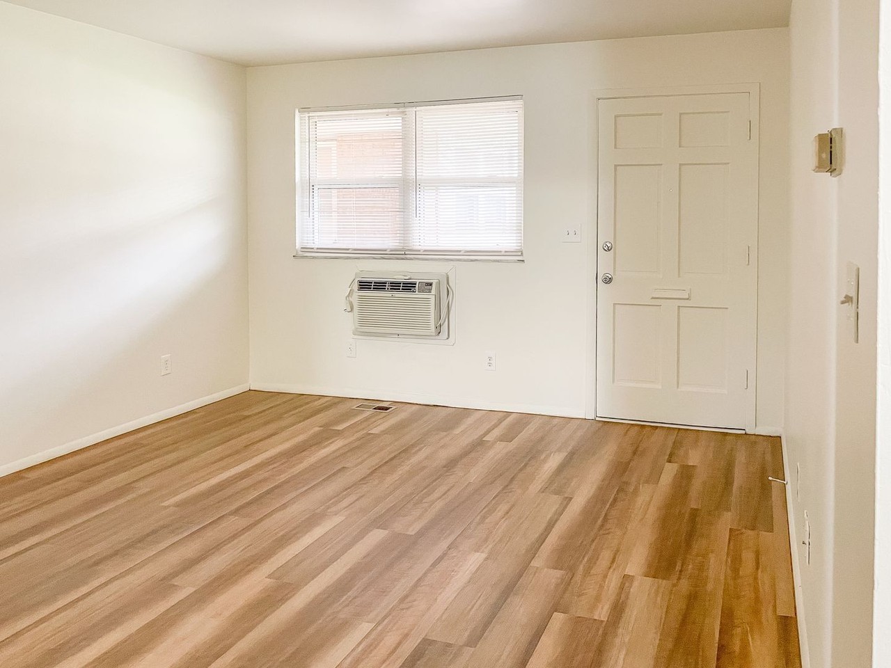 1140 Bishop Dr #F - Photo 3 of 8