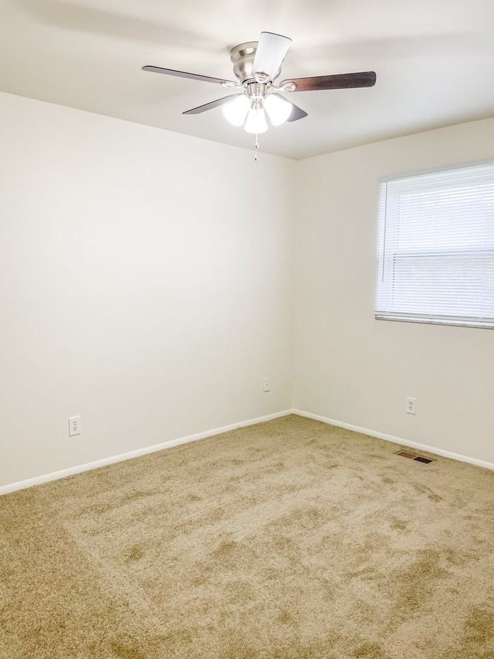 1140 Bishop Dr #F - Photo 5 of 8