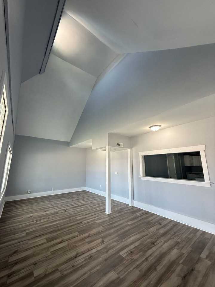 2809 Columbia Ave - Photo 4 of 22