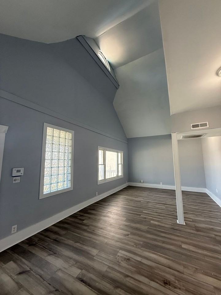 2809 Columbia Ave - Photo 5 of 22
