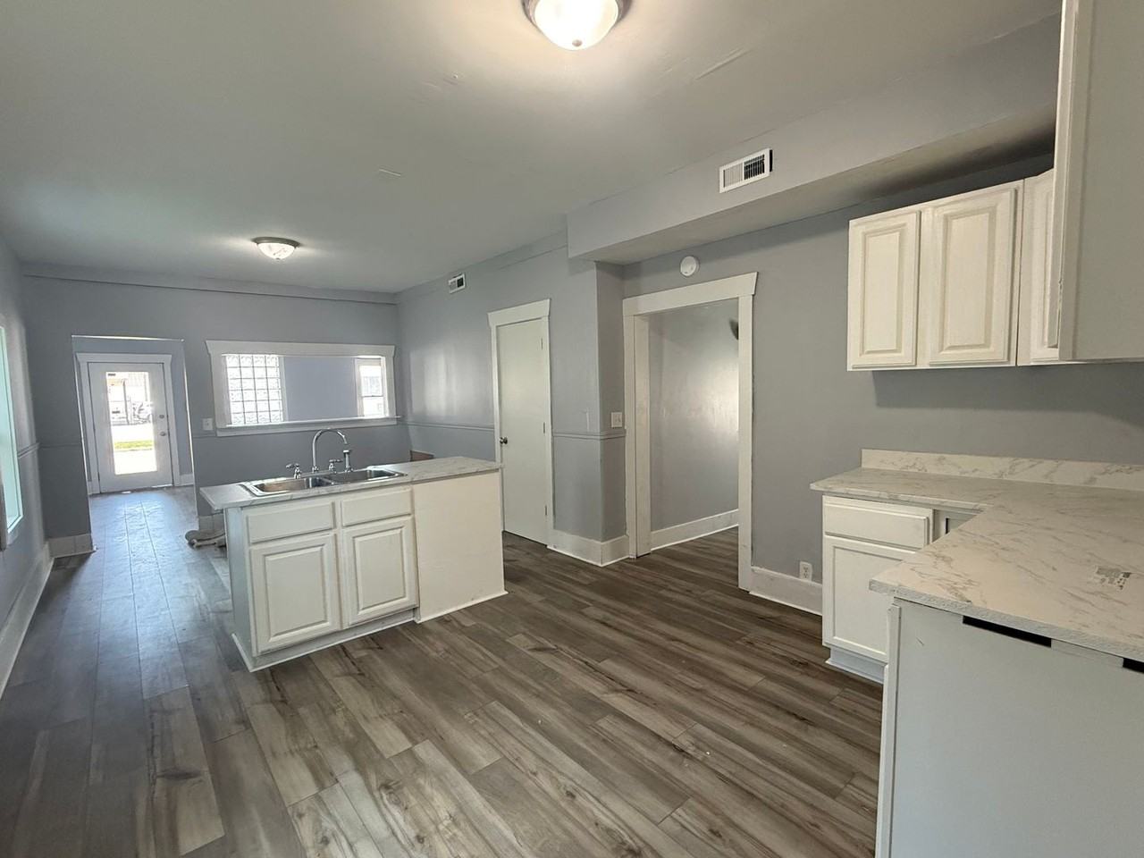 2809 Columbia Ave - Photo 7 of 22