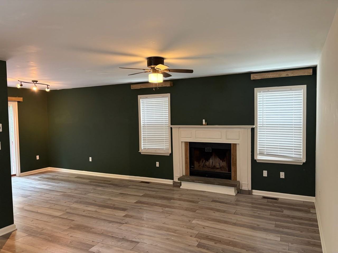555 Upland St - Photo 2 of 36