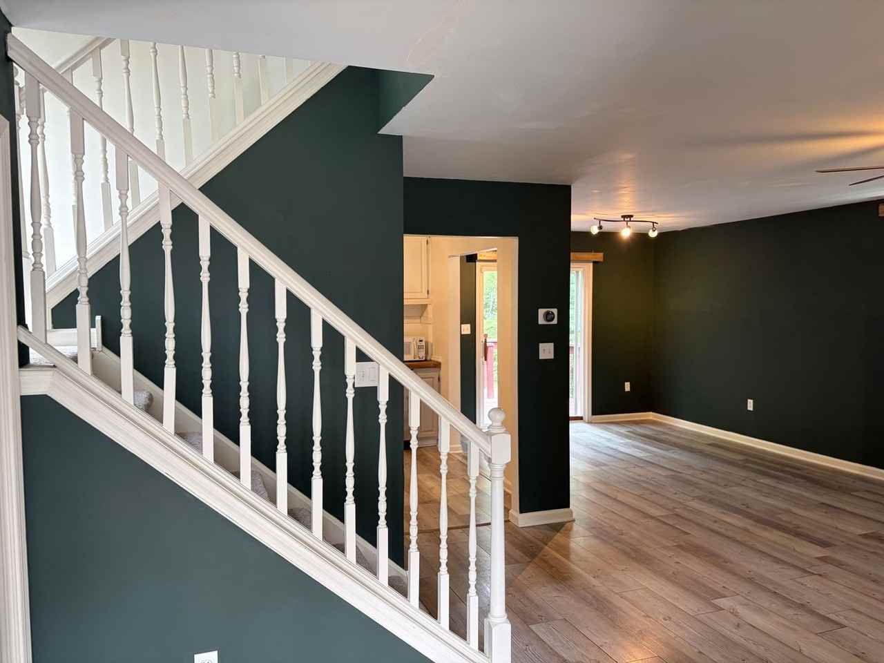 555 Upland St - Photo 3 of 36