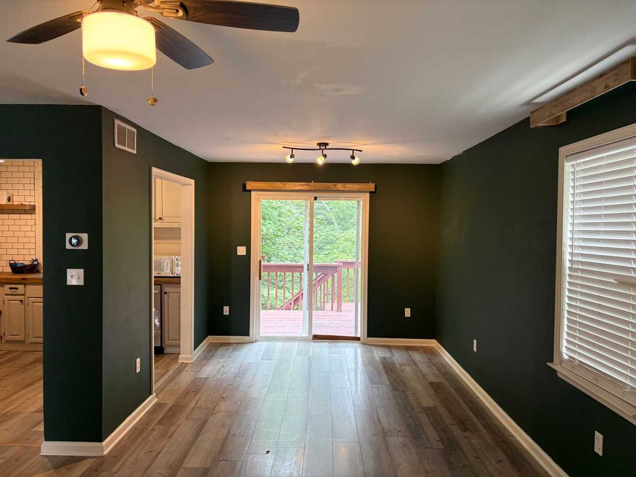 555 Upland St - Photo 4 of 36