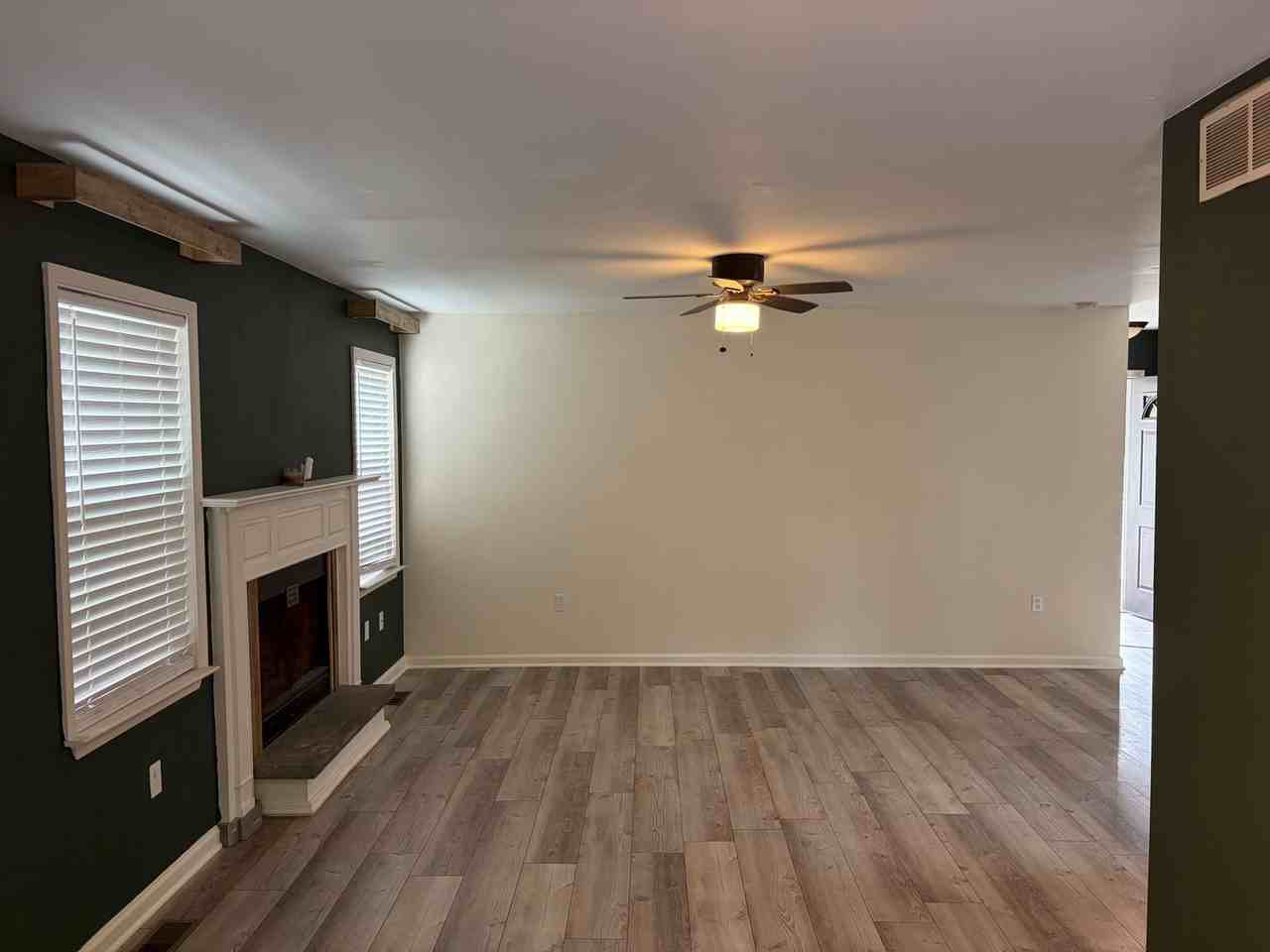 555 Upland St - Photo 5 of 36