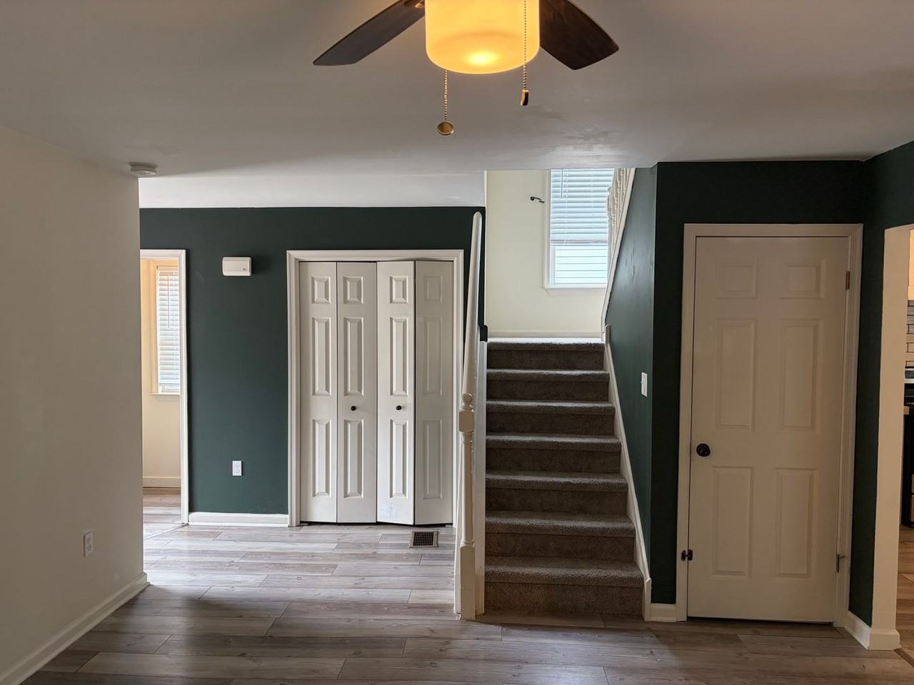 555 Upland St - Photo 6 of 36