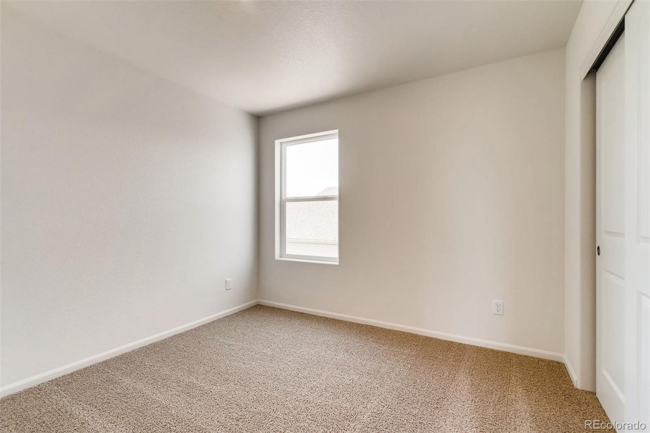 1060 Long Meadows St - Photo 4 of 13