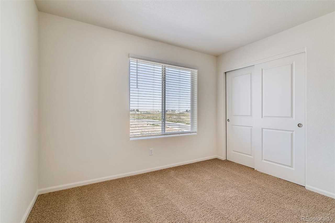 1060 Long Meadows St - Photo 5 of 13