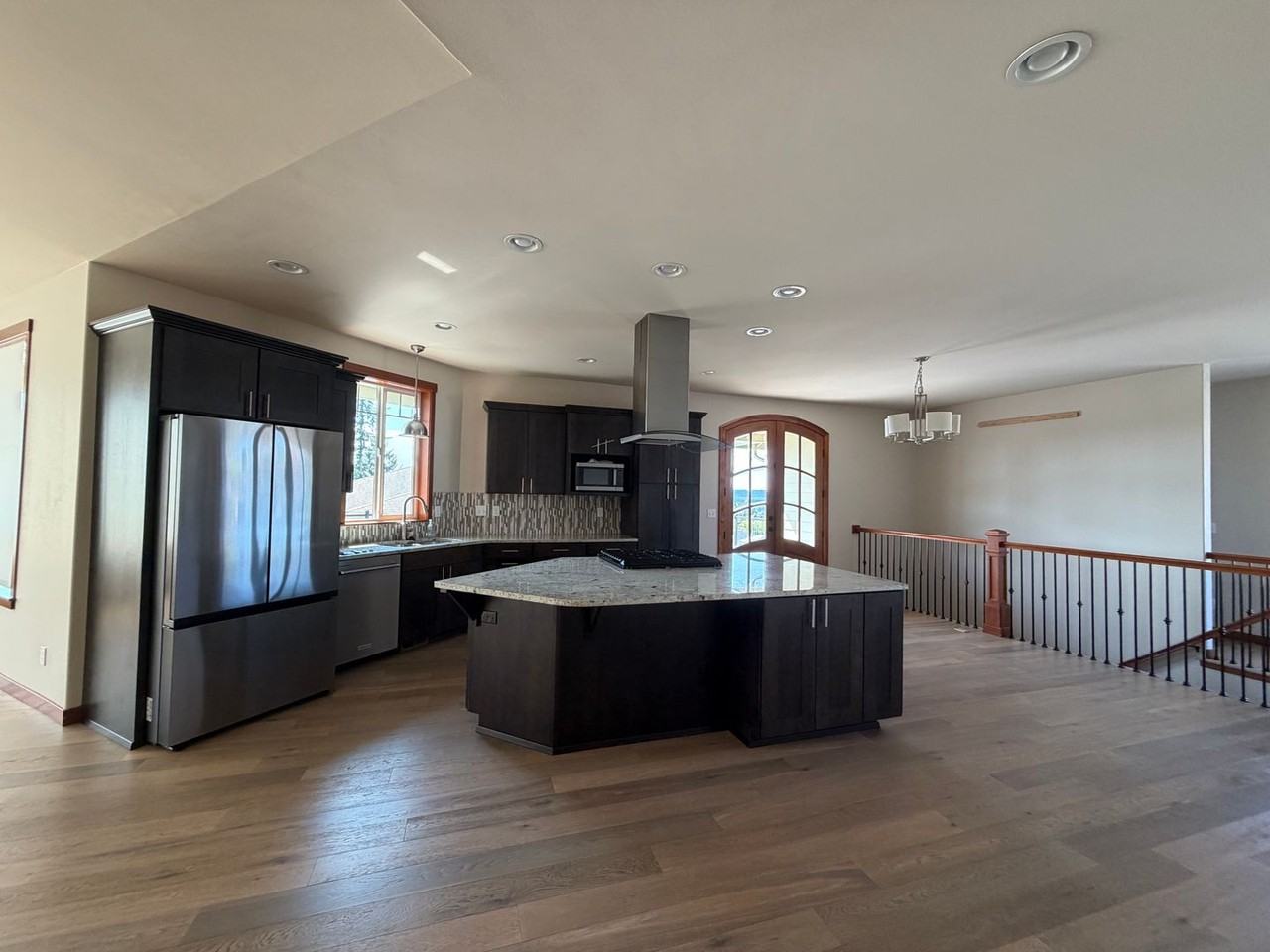 8212 72nd Pl Ne - Photo 4 of 48