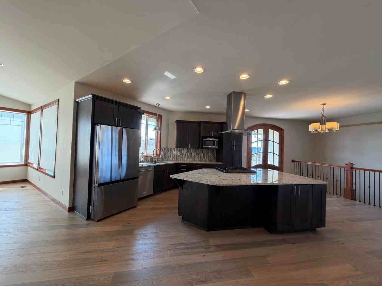8212 72nd Pl Ne - Photo 5 of 48
