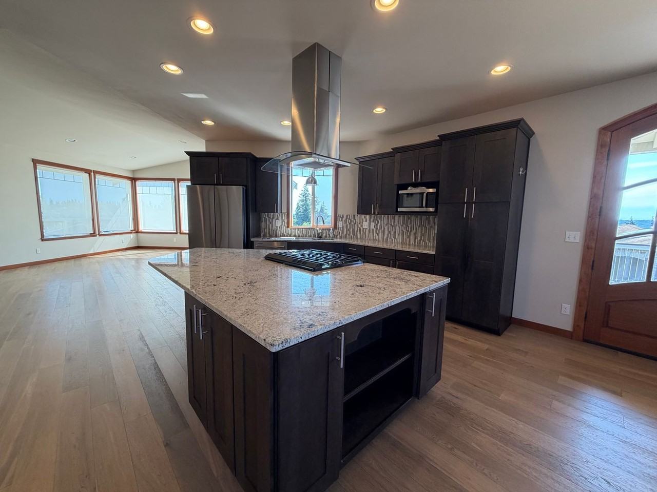 8212 72nd Pl Ne - Photo 6 of 48