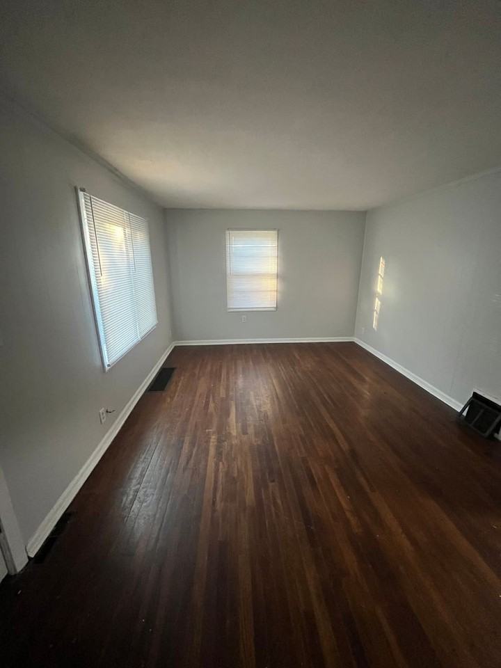 707 Royal Ave - Photo 2 of 13