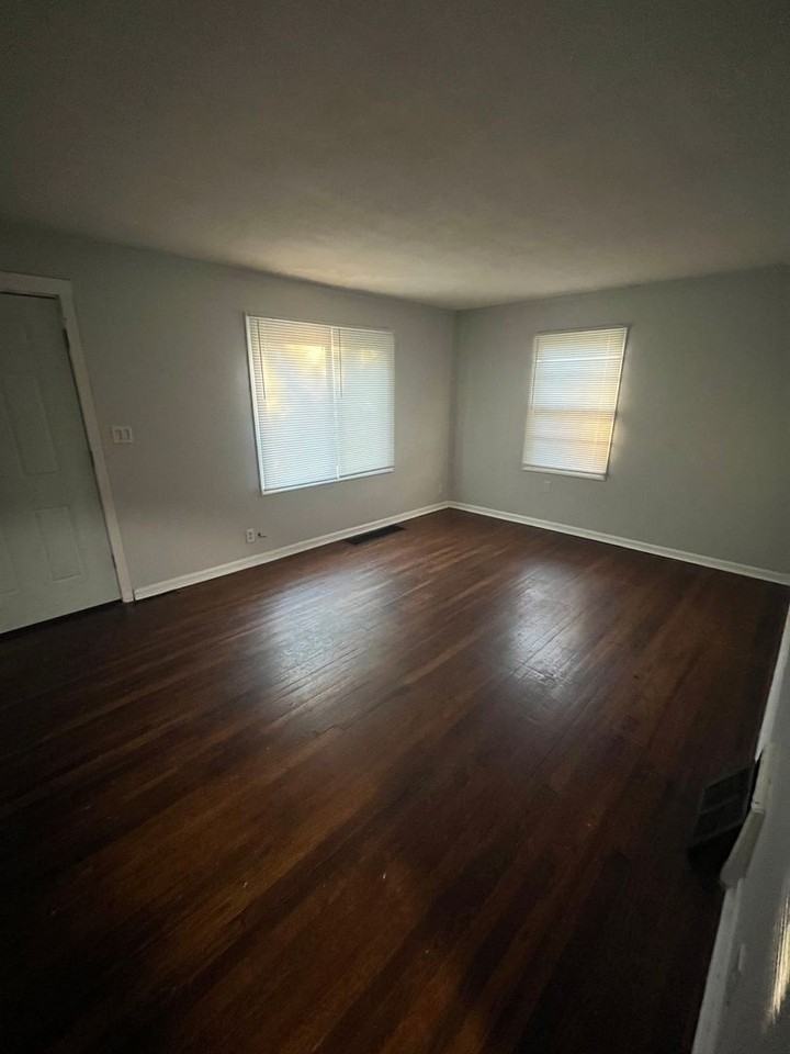 707 Royal Ave - Photo 3 of 13