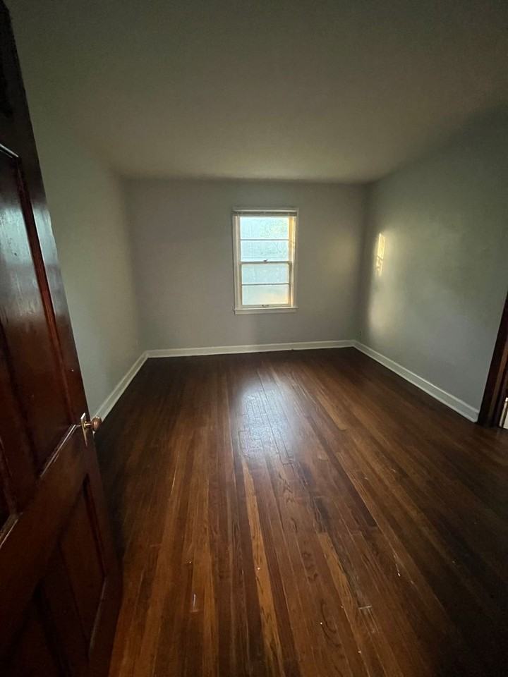 707 Royal Ave - Photo 4 of 13