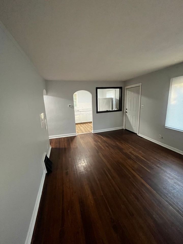 707 Royal Ave - Photo 6 of 13