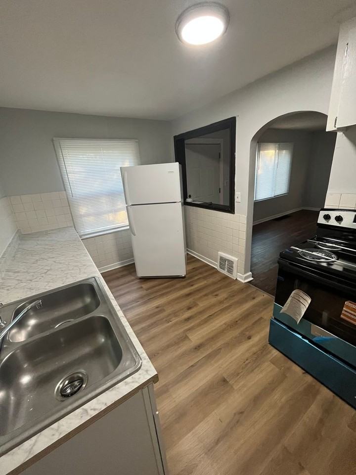 707 Royal Ave - Photo 7 of 13