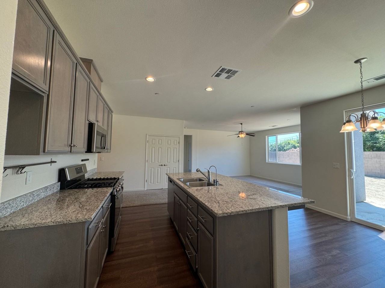 13333 Peach St - Photo 5 of 29
