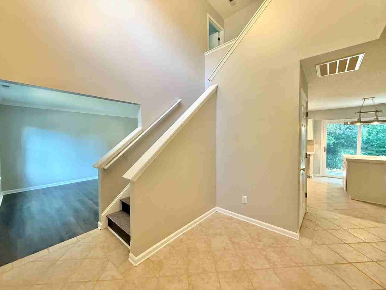 301 Siena Dr - Photo 2 of 33