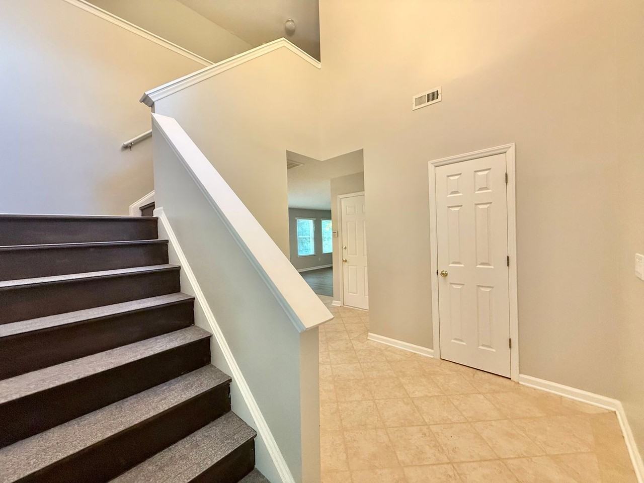 301 Siena Dr - Photo 3 of 33