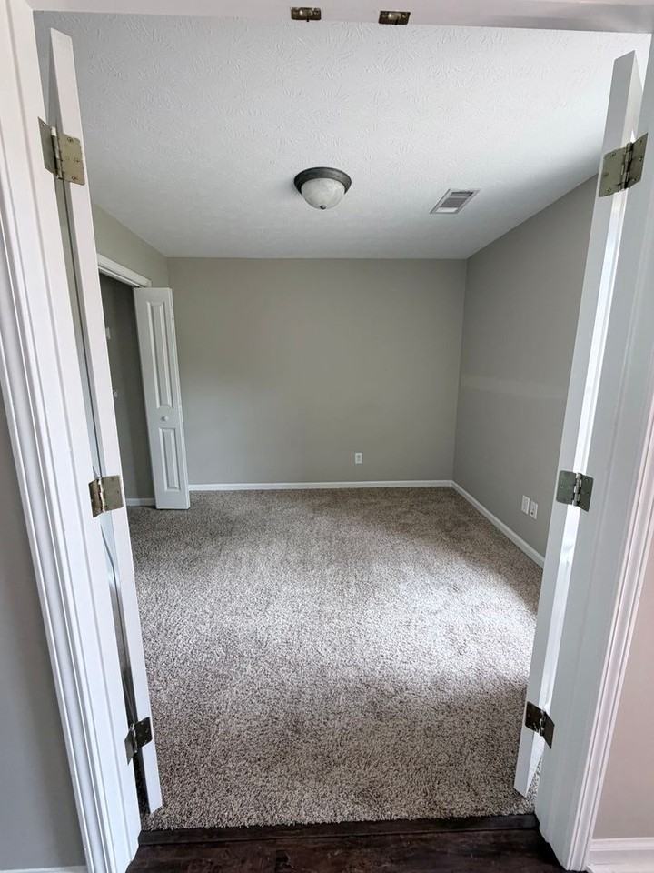 1354 Meadow Glen Rd - Photo 2 of 16