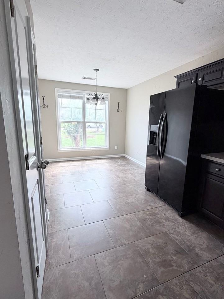 1354 Meadow Glen Rd - Photo 4 of 16